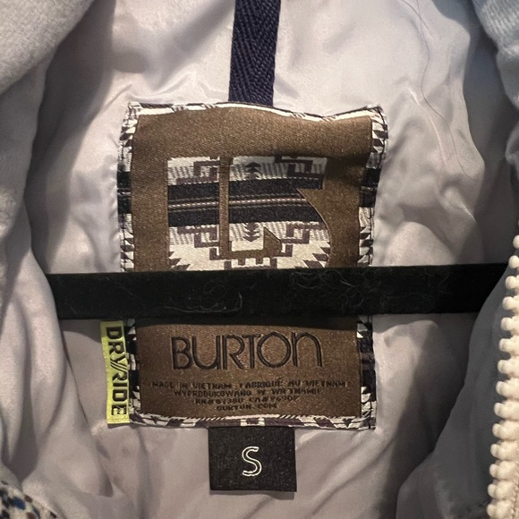 Burton Ginger Dry Ride Pixelated Fair Isle Snowboard Jacket women’s size small - Picture 3 of 3